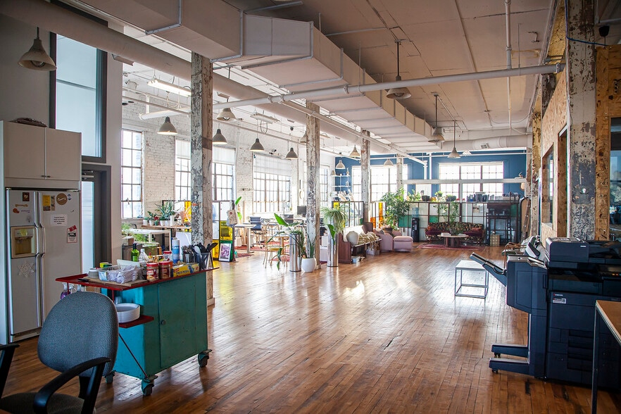 More Photos Of 401 N Wood St, Chicago Flex For Lease