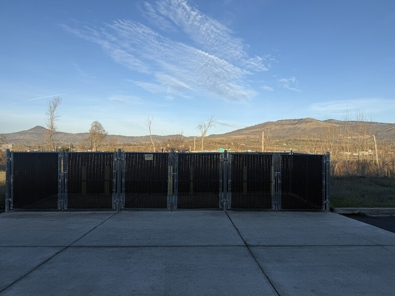 More Photos Of 636 N Main St, Phoenix General Retail For Lease