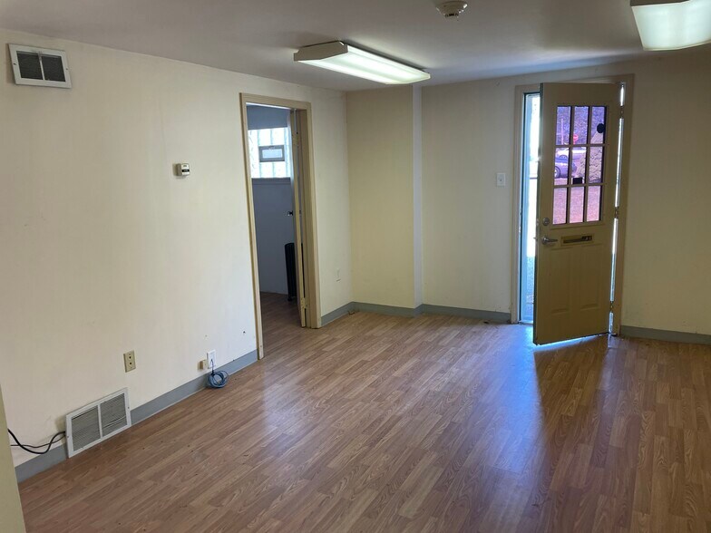 More Photos Of 40 W Monroe St, Latrobe Warehouse For Lease