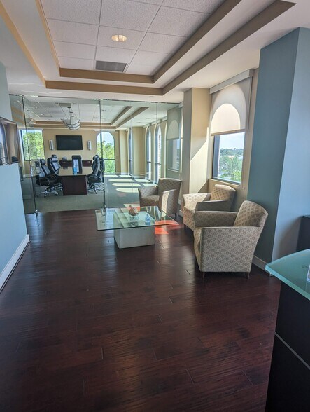 More Photos Of 4851 Tamiami Trl N, Naples Office For Lease