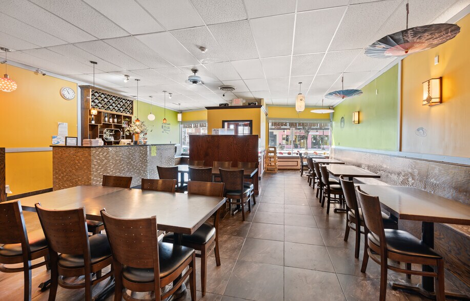 More Photos Of 2404-2410 Main St, Stratford Storefront For Sale