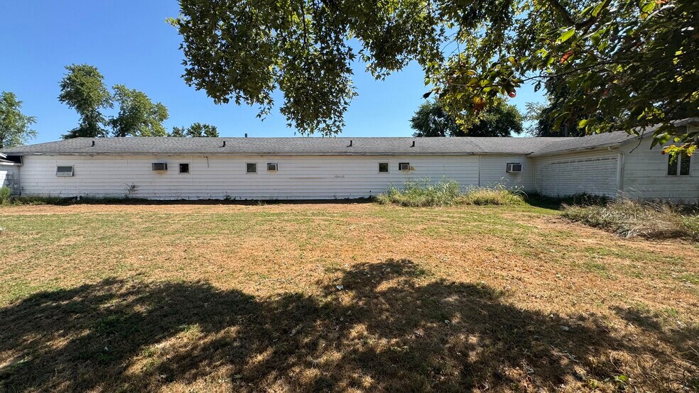 More Photos Of 1950 N Illinois Ave, Carbondale Apartments For Sale