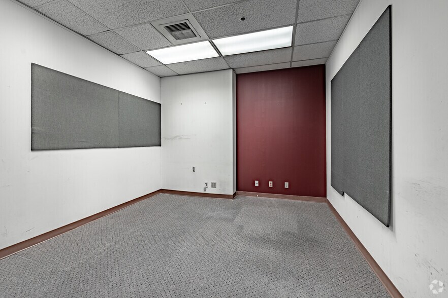 More Photos Of 2711-2717 Winona Ave, Burbank Research And Development For Sale