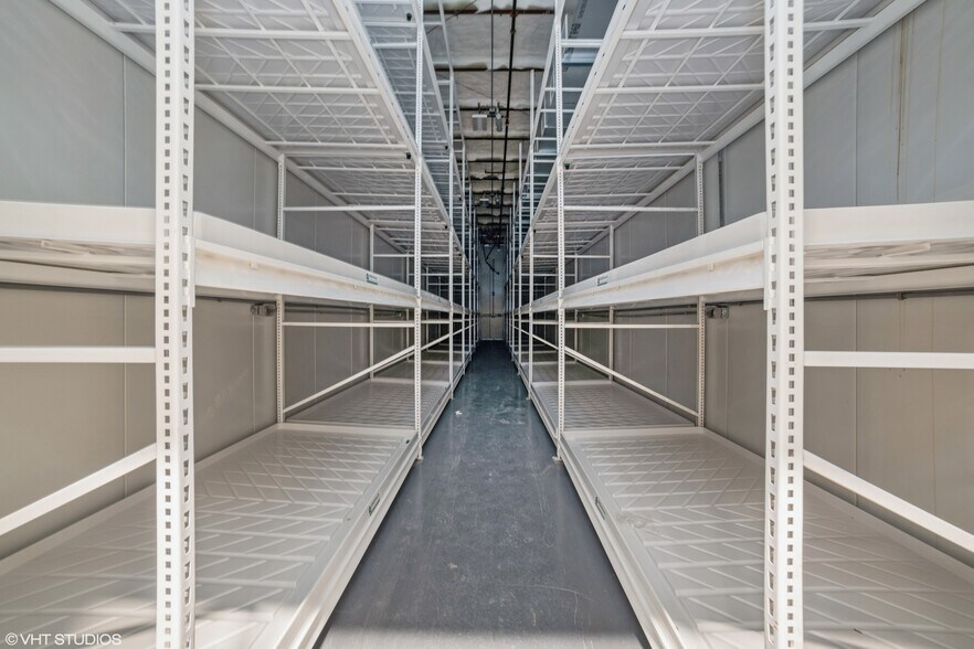 More Photos Of 740 Schneider Dr, South Elgin Manufacturing For Sale