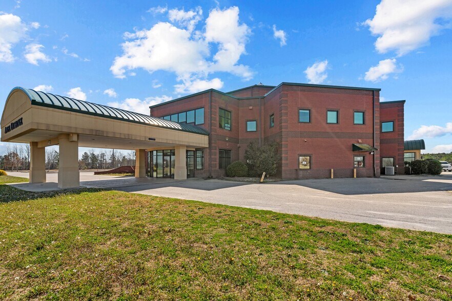 More Photos Of 201 E Livermore Dr, Pembroke Medical For Sale