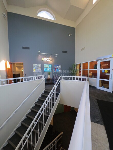 More Photos Of 564 White Pond Dr, Akron Office For Lease