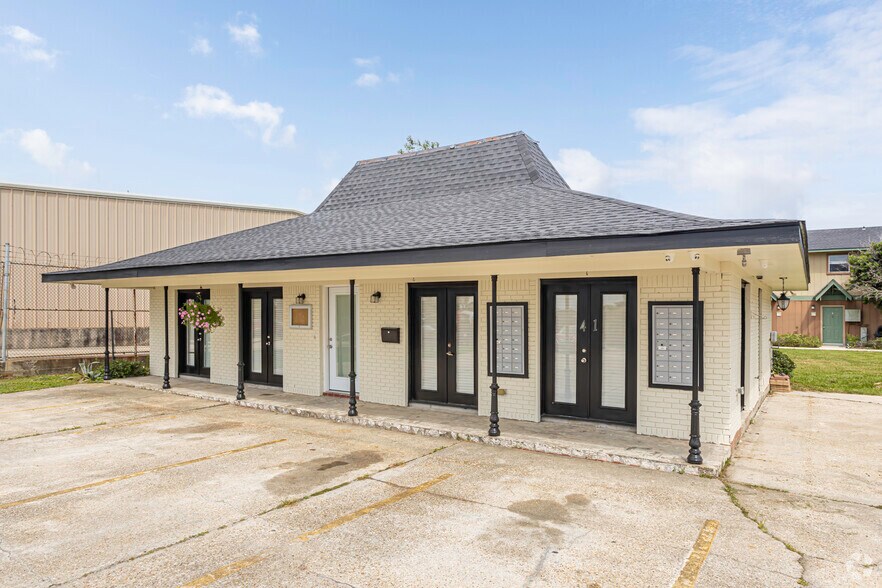 More Photos Of 4848 Pontchartrain Dr, Slidell Apartments For Sale