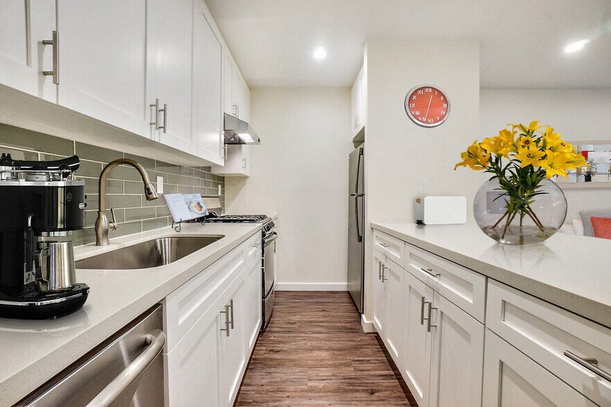 More Photos Of 14849 Vanowen St, Van Nuys Apartments For Sale
