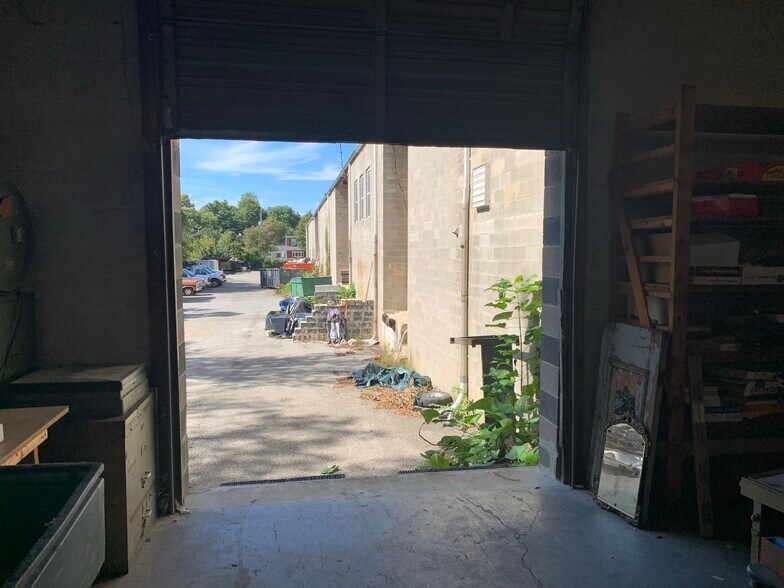 More Photos Of 3415-3501 Windom Rd, Brentwood Warehouse For Lease