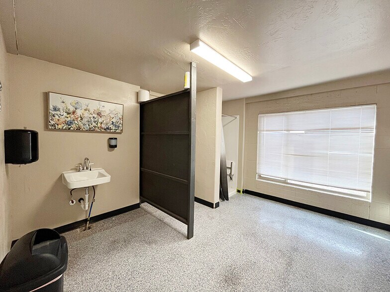 More Photos Of 2891 E Adams St, Show Low Storefront Retail Residential For Sale