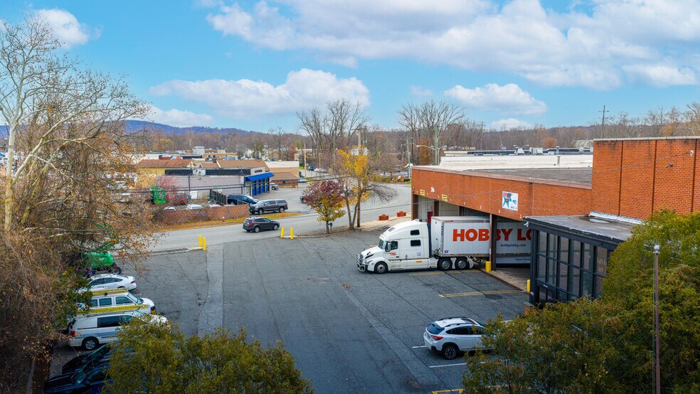 More Photos Of 202-206 Pegasus Ave, Northvale Warehouse For Lease