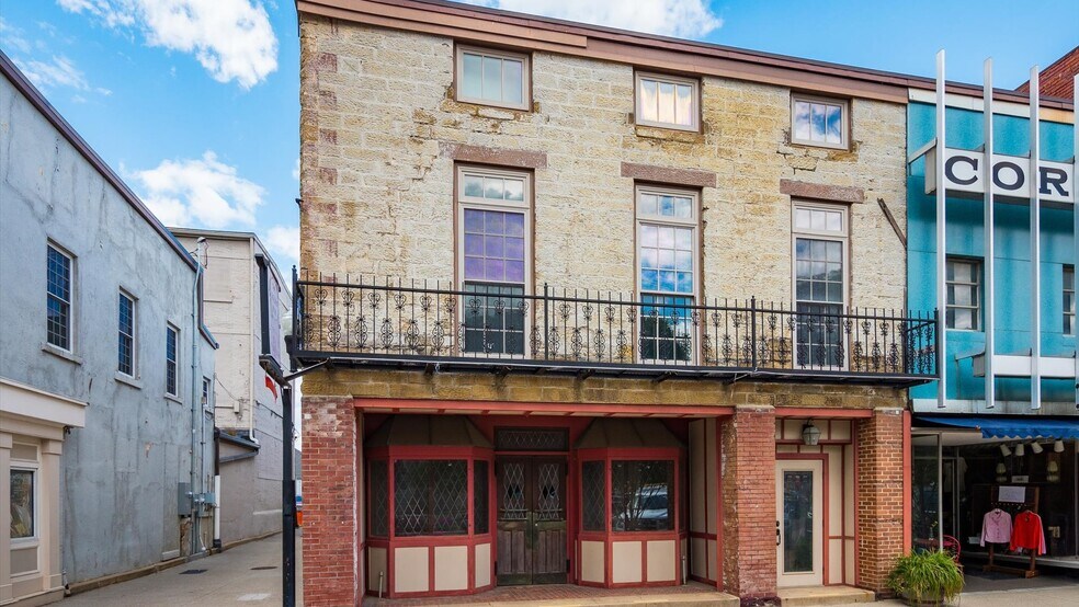 More Photos Of 22 N Park Pl, Newark Bar For Lease