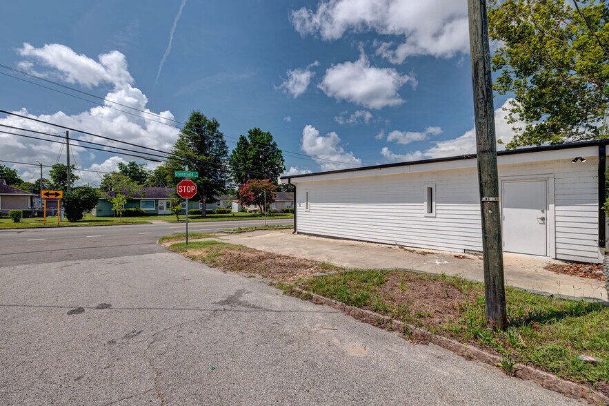 More Photos Of 621 Greenfield St, Wilmington Storefront Retail Office For Lease