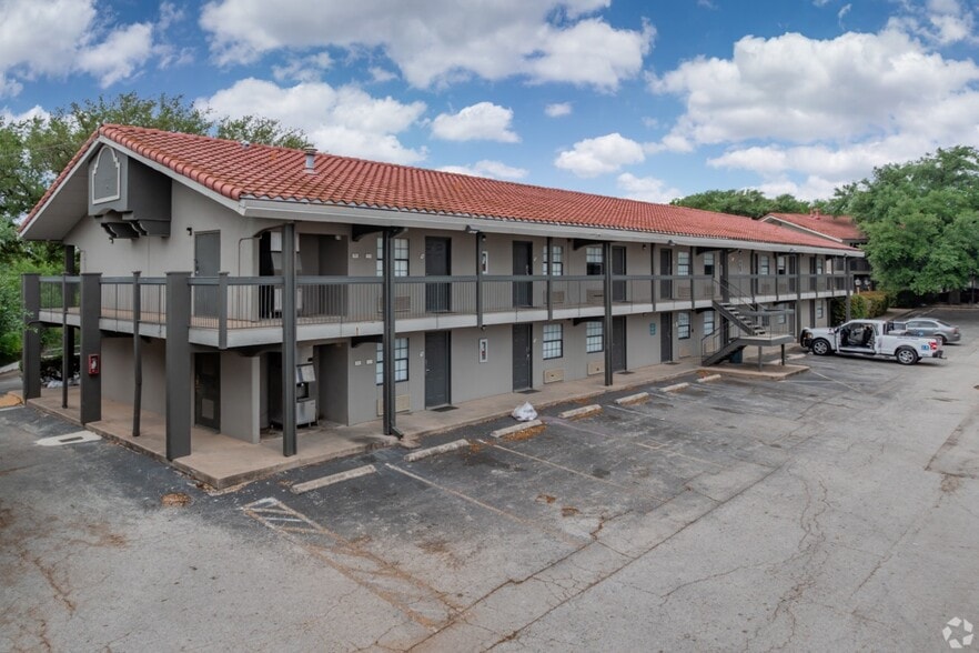 More Photos Of 6511 W Military Dr, San Antonio Hotel For Sale