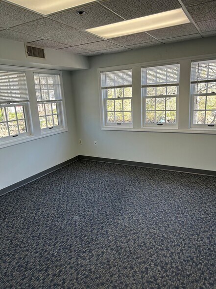 More Photos Of 4 S Main St, Ipswich Storefront Retail Office For Lease