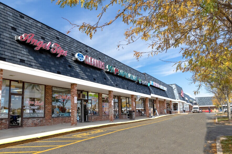More Photos Of 1304-1354 Hicksville Rd, Massapequa Unknown For Lease