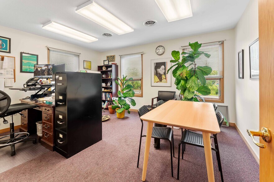 More Photos Of 725 N Pike St, Grafton Office For Sale
