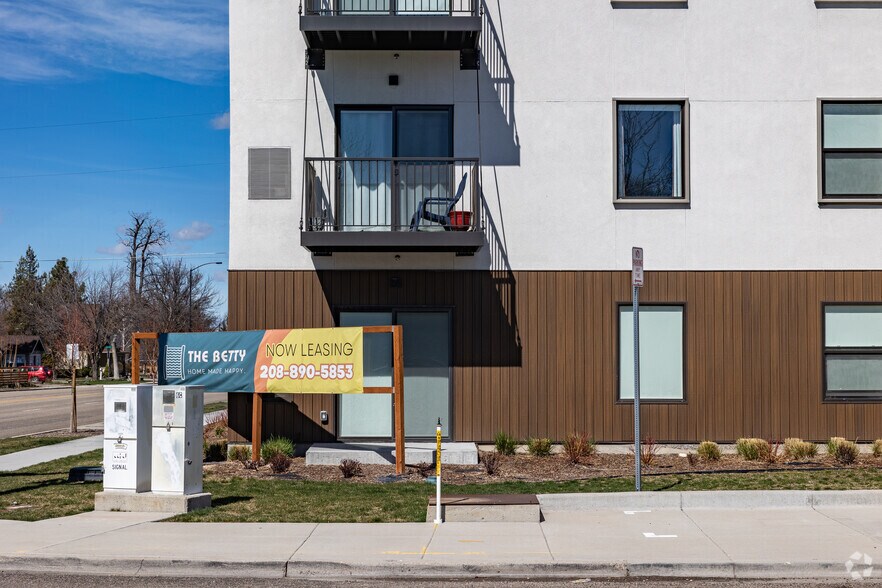 More Photos Of 2550 W Targee St, Boise Apartments For Sale