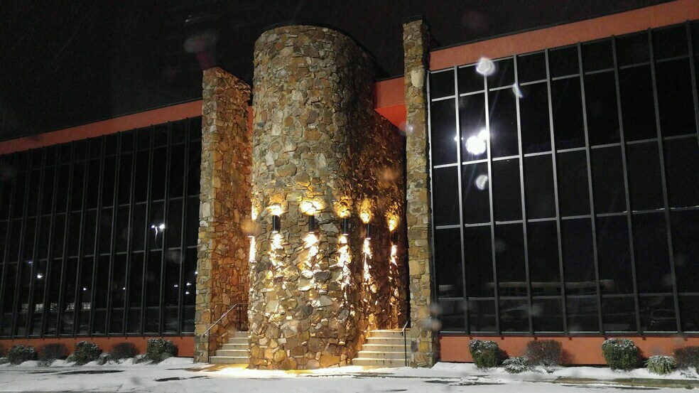 More Photos Of 1994 Gallatin Rd N, Madison Medical For Lease