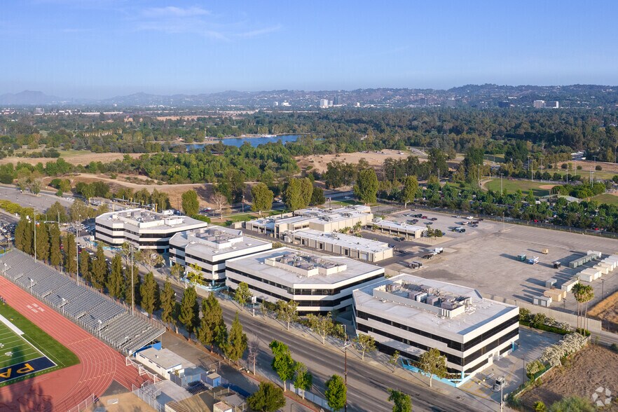 More Photos Of 6345 Balboa Blvd, Encino Unknown For Lease