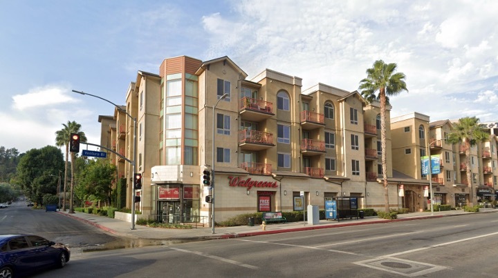 Primary Photo Of 16100 Ventura Blvd, Encino General Retail For Lease