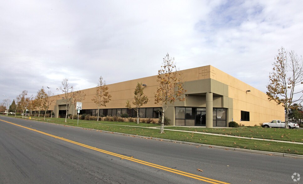 More Photos Of 37840-37880 Filbert St, Newark Warehouse For Lease
