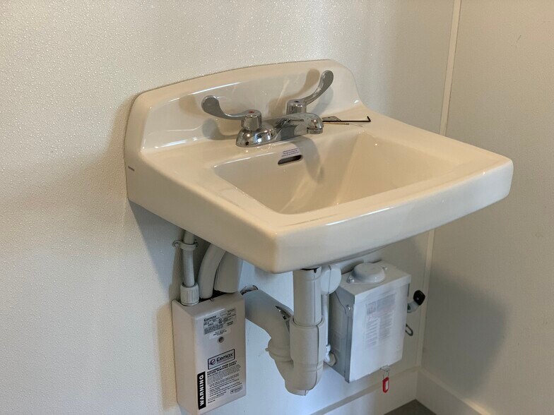 More Photos Of 67-73 Huttleston Ave, Fairhaven Unknown For Lease