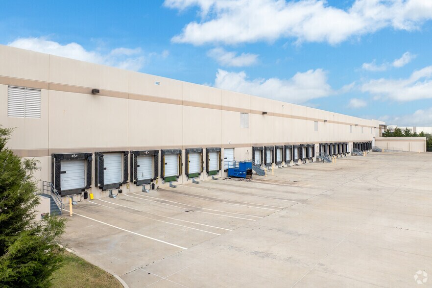 More Photos Of 351 Lakeside Pky, Flower Mound Warehouse For Lease