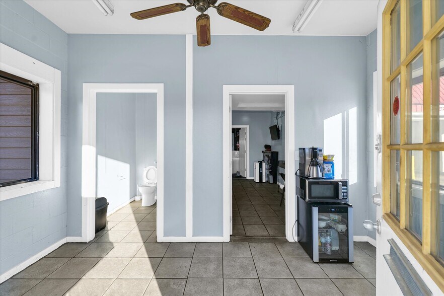 More Photos Of 501 E University Ave, Urbana Carwash For Sale