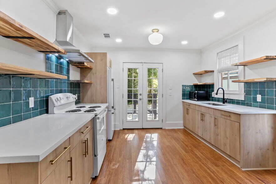 More Photos Of 729 S Acadian Thruway, Baton Rouge Office Residential For Sale