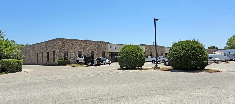 Primary Photo Of 2636 Walnut Hill Ln, Dallas Light Manufacturing For Lease