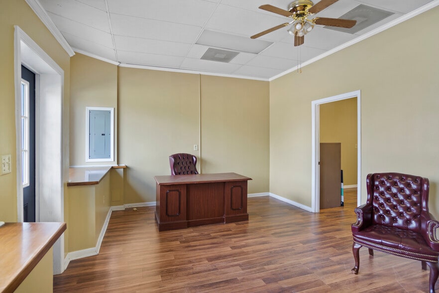 More Photos Of 20735 Central Ave E, Blountstown Office For Sale