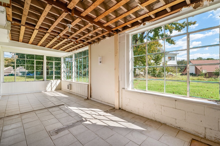 More Photos Of 3590 Thomas St, Memphis Office For Sale