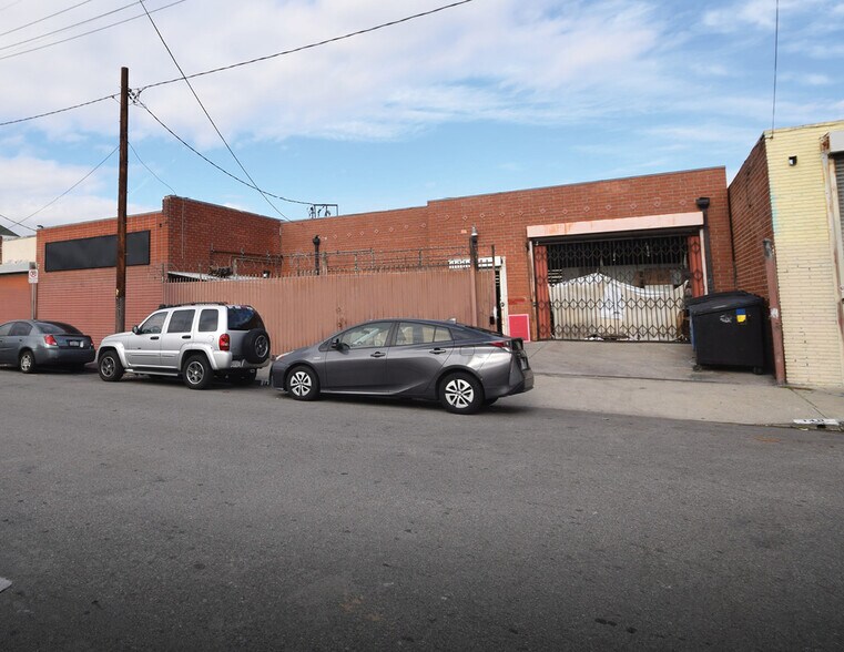 More Photos Of 149 W 31st St, Los Angeles Warehouse For Lease