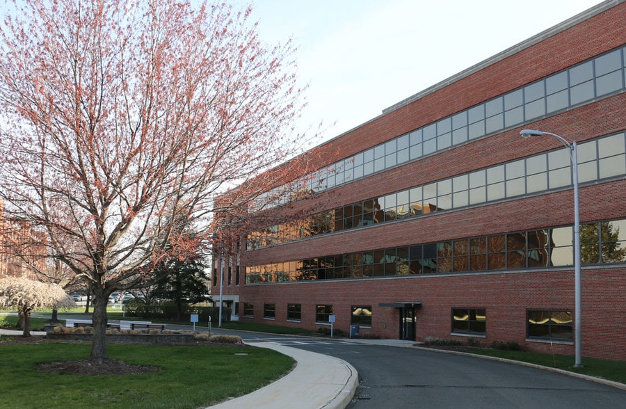 More Photos Of 401 N Middletown Rd, Pearl River Unknown For Lease