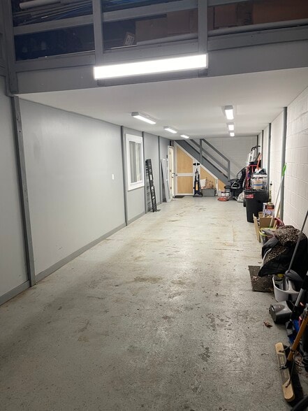 More Photos Of 130 Lenox Ave, Stamford Warehouse For Sale