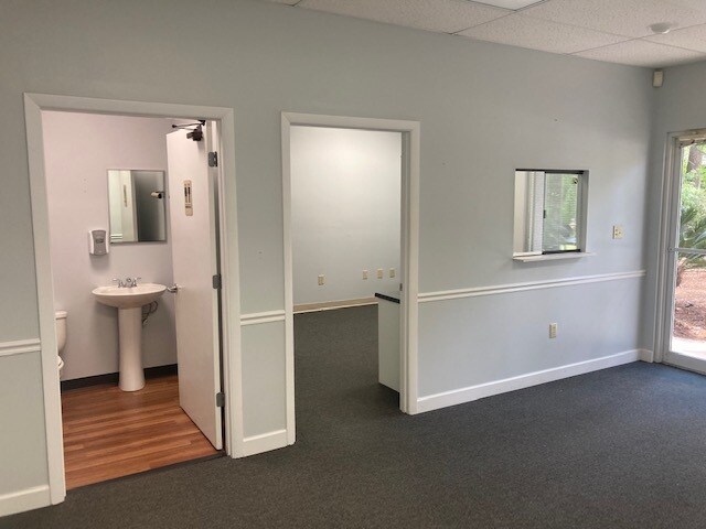 More Photos Of 119 Springhall Dr, Goose Creek Medical For Sale