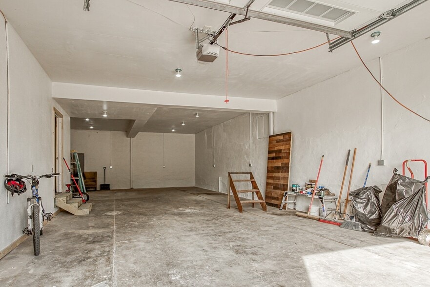 More Photos Of 1730 W 39th Ave, Kansas City Light Distribution For Sale