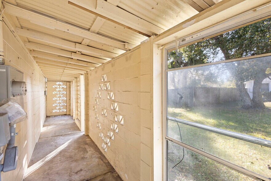 More Photos Of 1995 N Volusia Ave, Orange City Freestanding For Sale