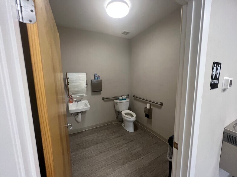 More Photos Of 3432 N Main St, Gainesville Freestanding For Lease