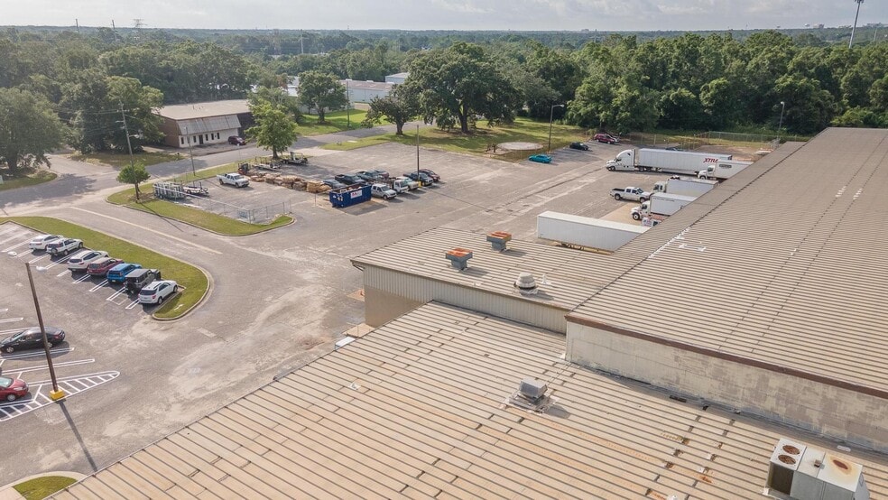More Photos Of 7801 Sears Blvd, Pensacola Distribution For Lease