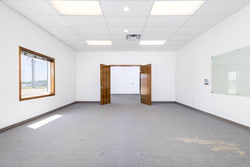 More Photos Of 66850 Executive Dr, Saint Clairsville Warehouse For Lease