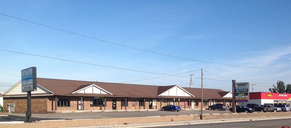 Primary Photo Of 814 S Main St, Lapeer Office For Lease