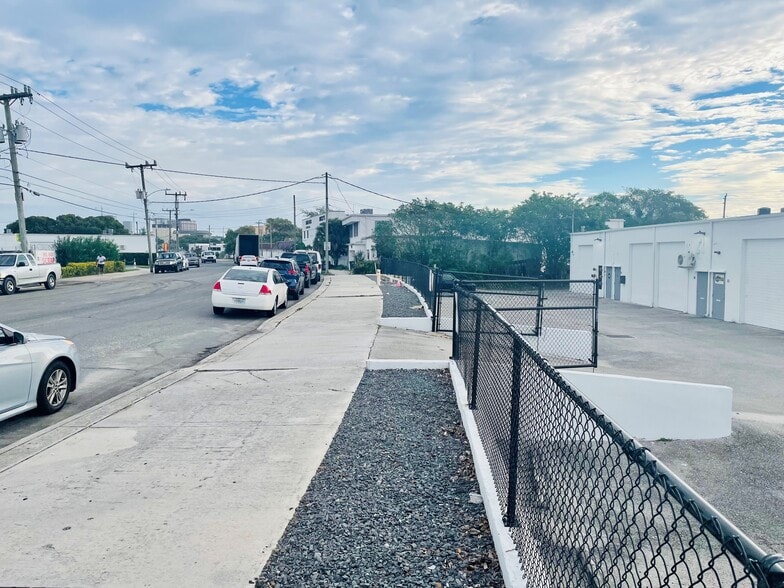 More Photos Of 1142 Okeechobee Rd, West Palm Beach Industrial For Lease