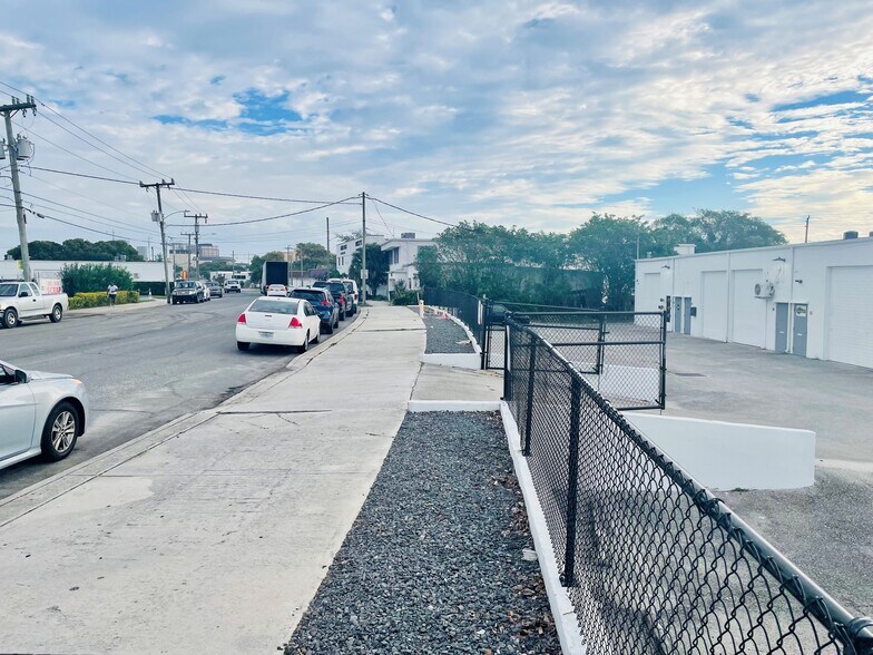 More Photos Of 1142 Okeechobee Rd, West Palm Beach Industrial For Lease