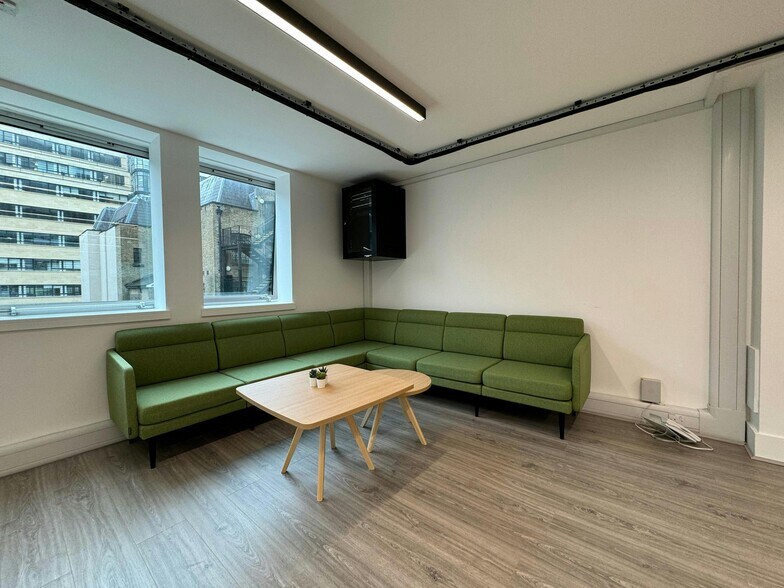 More Photos Of 16 St Clare St, London Office For Lease
