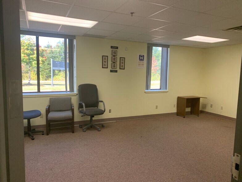 More Photos Of 32 Paint St, Port Hawkesbury Office For Lease