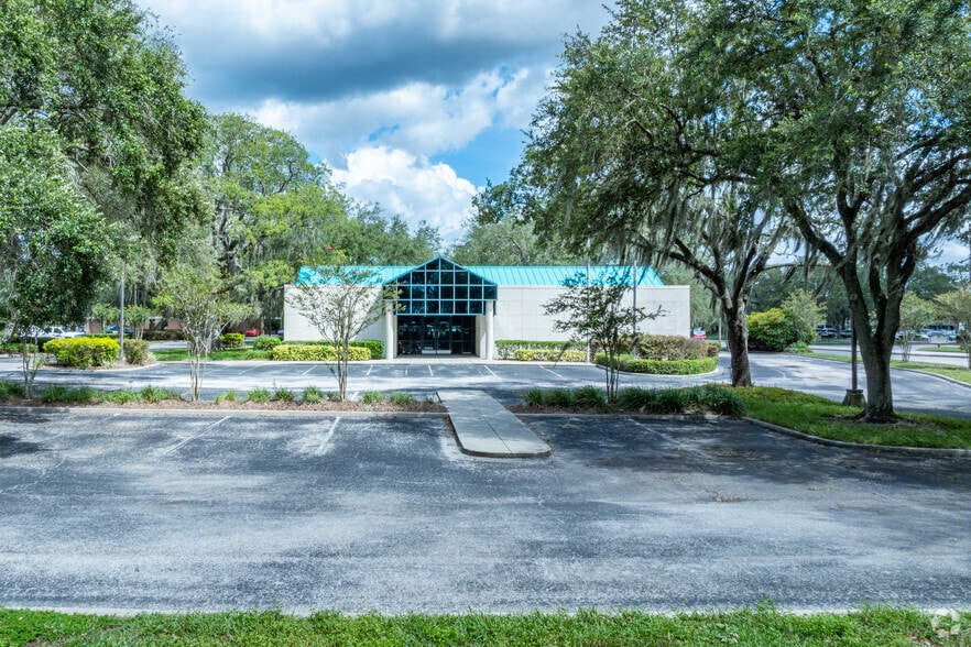 More Photos Of 15302 Amberly Dr, Tampa Bank For Sale