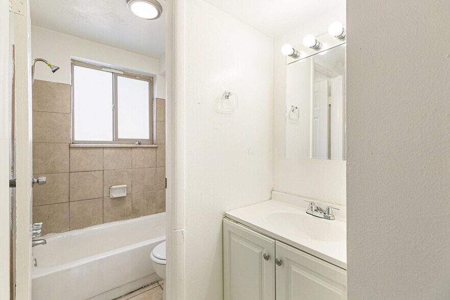 More Photos Of 5228 S Fox St, Littleton Apartments For Sale