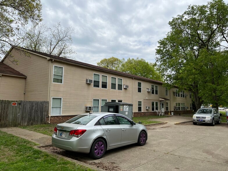 More Photos Of 2305 S Rotherwood Ave, Evansville Apartments For Sale